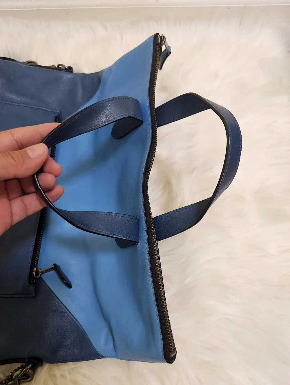 COACH Tote Manhattan Fold - Picture 14 of 16